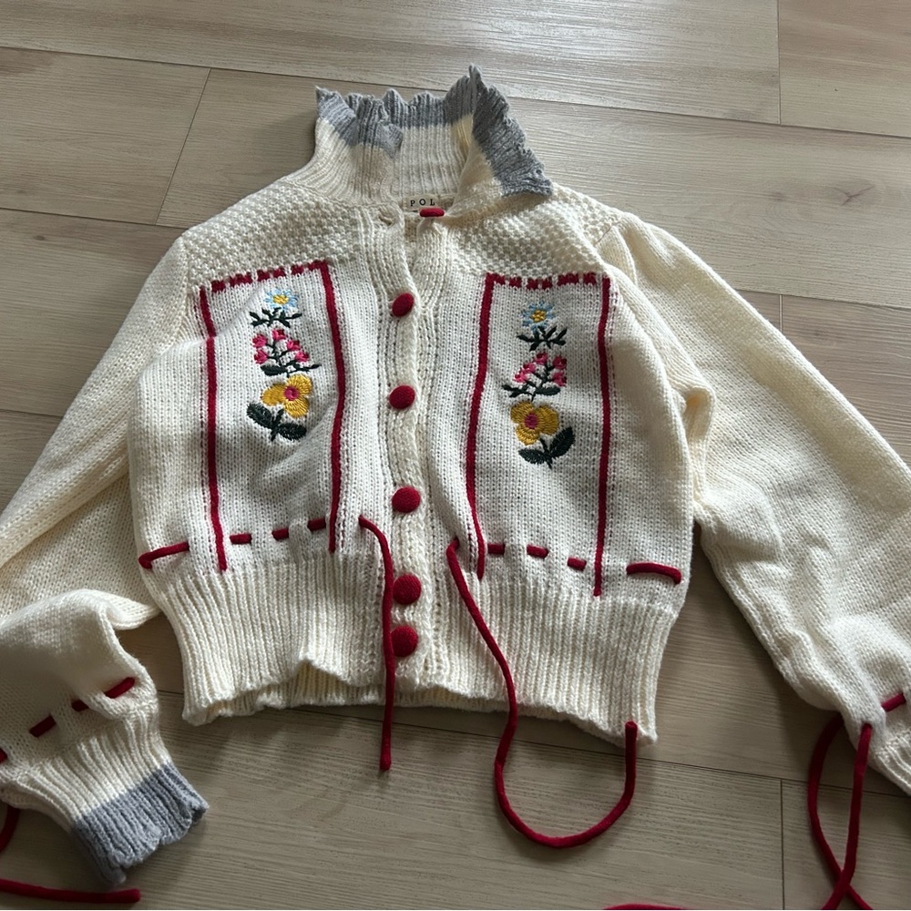 POL Floral Embroidered Cream Sweater size m - Picture 2 of 7